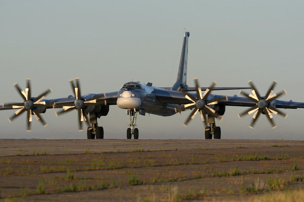 B-52だけじゃない、ロシアのご長寿爆撃機Tu95ベア｜サバゲーアーカイブ