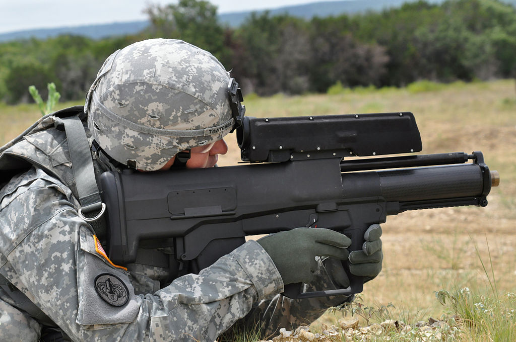 長くて、重い銃 遮蔽物に隠れている敵にも当たる銃「XM25 IAWS」！その恐るべき