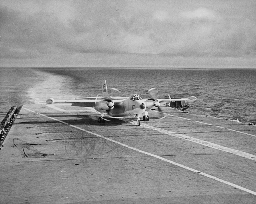 マッコイ あそこに降りてくれ 空母に着艦した大型機5選 サバゲー