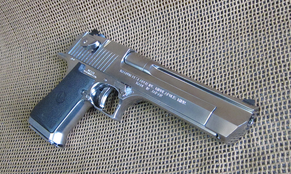 シュワルツェネッガーの銃「デザートイーグル」